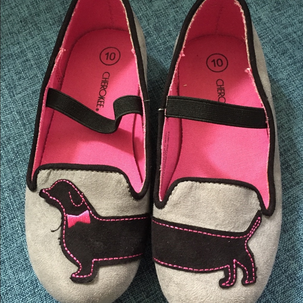 - Adorable little Girl’s Cherokee gray slip on shoes with dog image, size 10